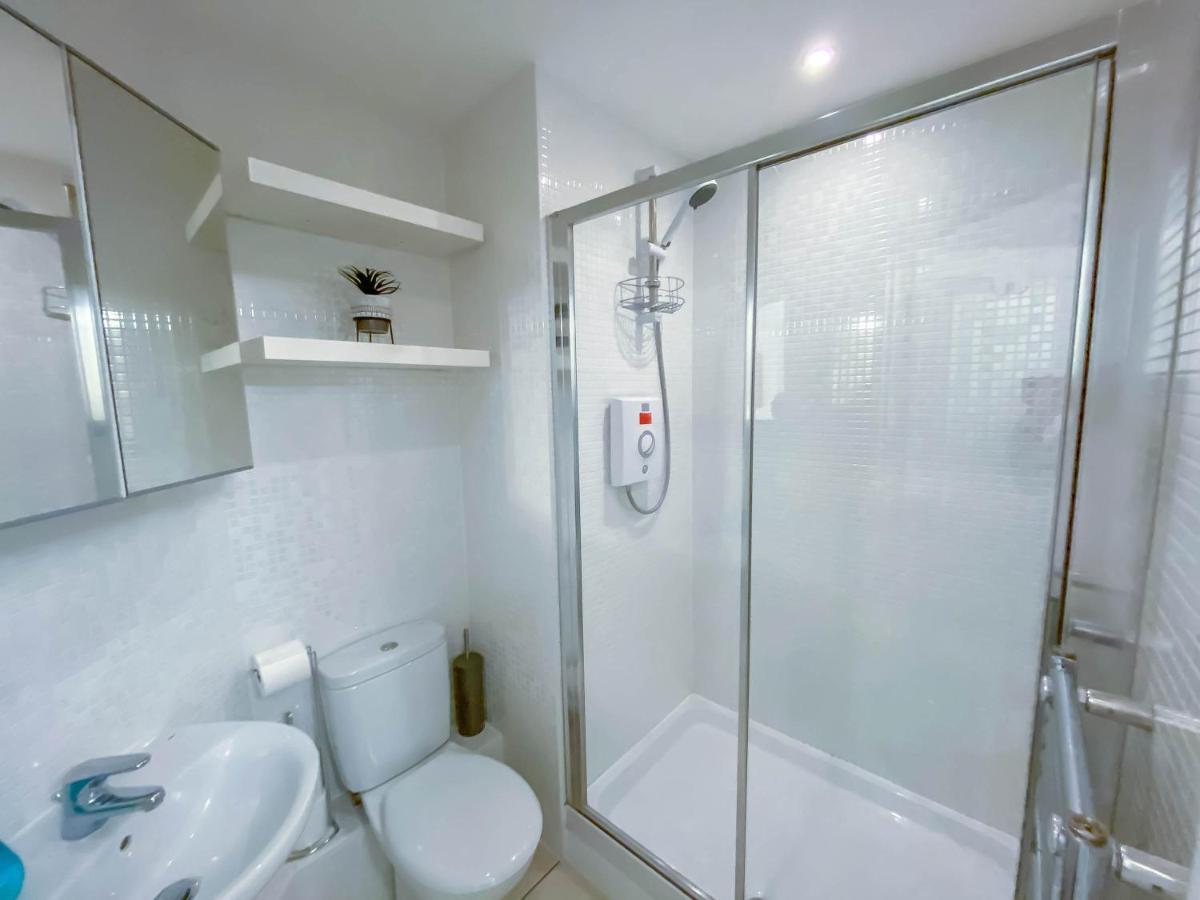 The Augustine - Modern Two Bed Ground Floor Apartment With Parking Canterbury Luaran gambar